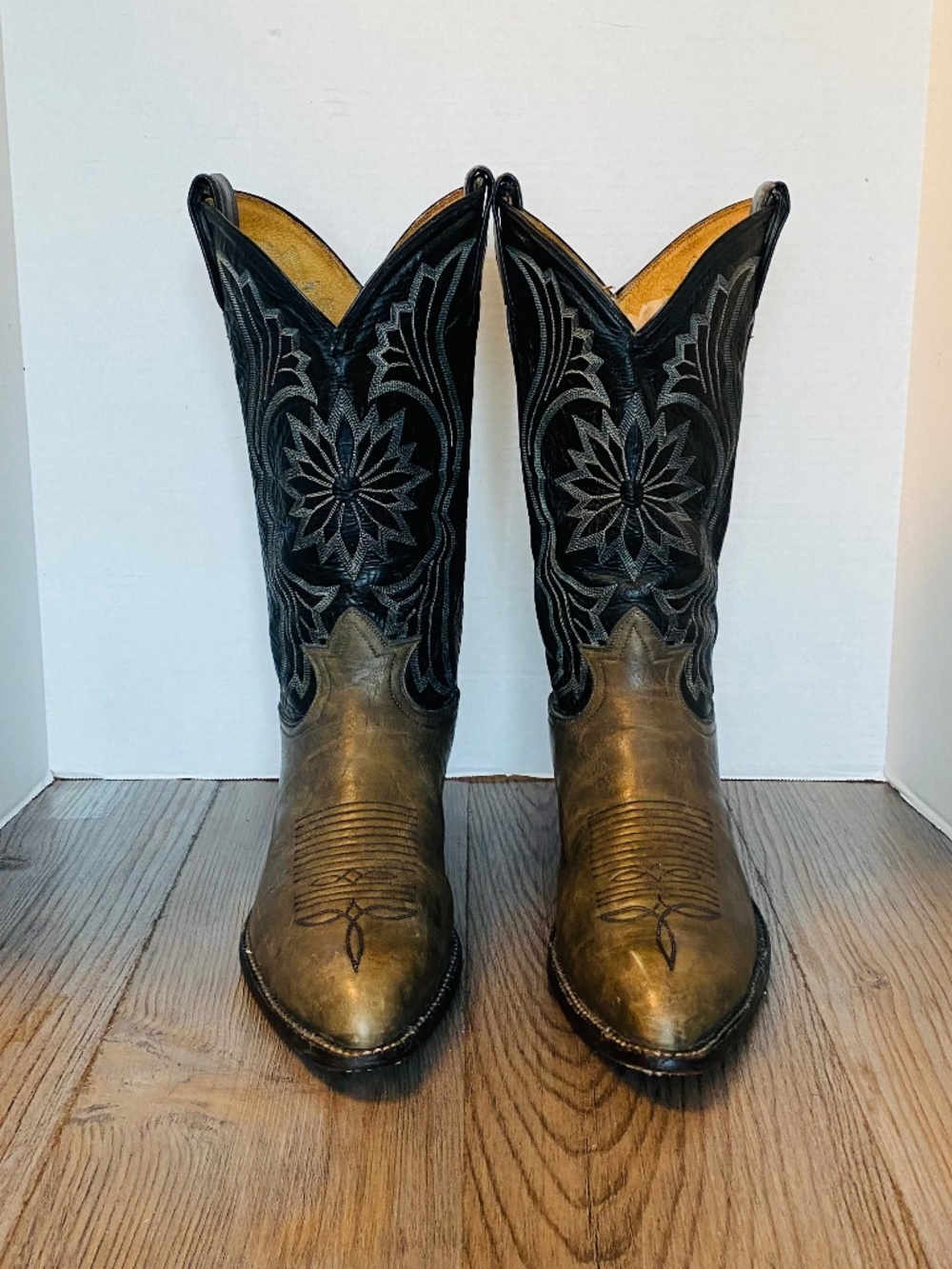 Vintage Tony Lama Mens Two Tone Leather Western Boots. 7.